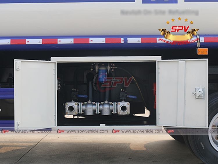 8,000 Litres Fuel Truck Sinotruk - Discharge Box 8,000 Litres Fuel Truck Sinotruk - Discharge Box